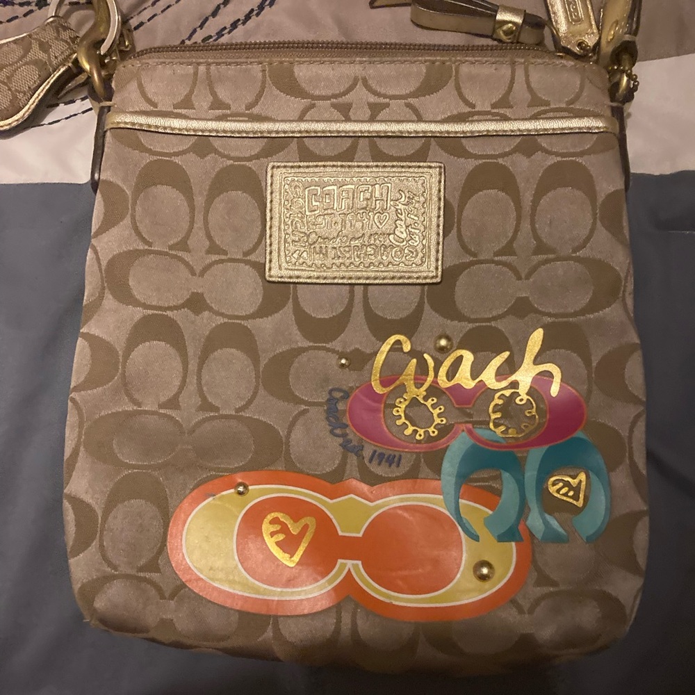 EUC, Very cute Coach crossbody, zip center, extra